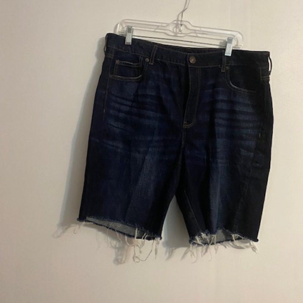 American Eagle Tomgirl Bermuda distressed 5 pocket jean shorts, size 16